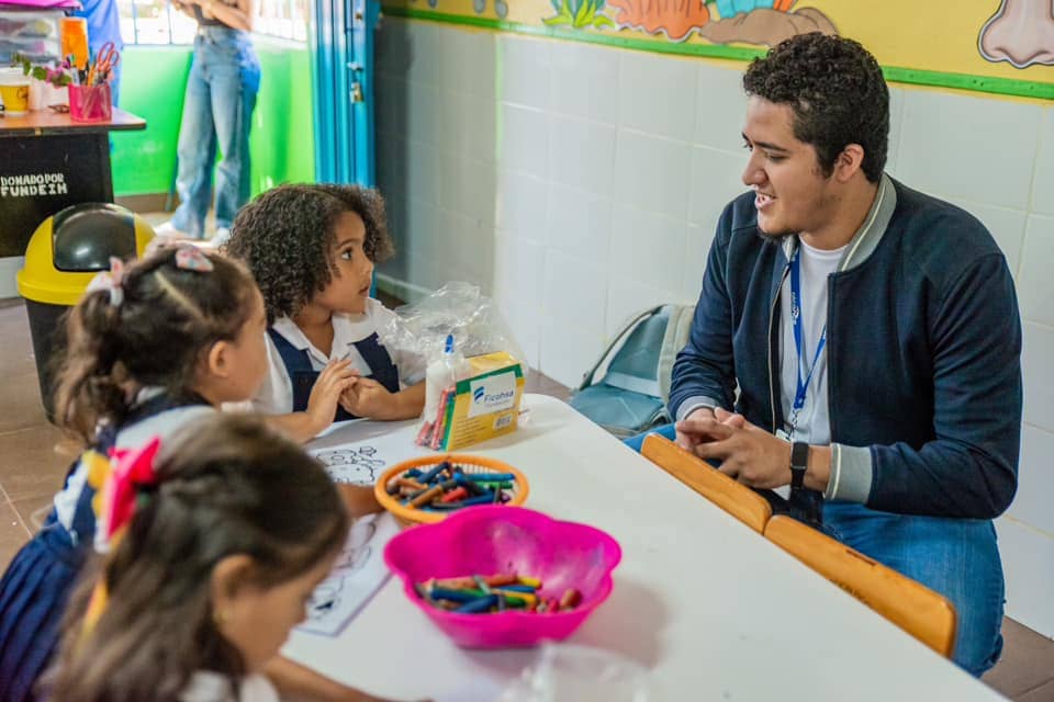 Fundación Ficohsa y la UJCV se comprometen a desarrollar habilidades financieras en la juventud