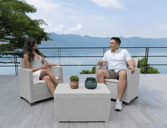 Muebles de plástico en Panamá: elegancia y practicidad para tu sala