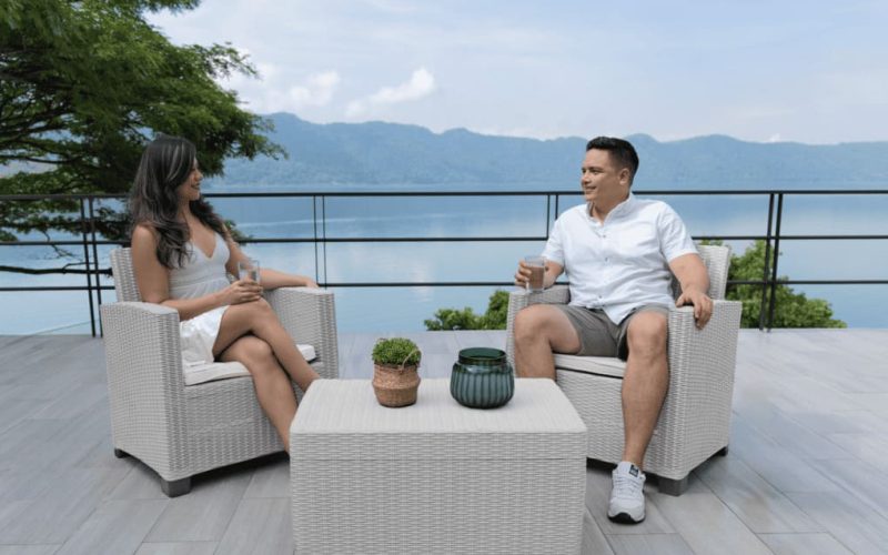 Muebles de plástico en Panamá: elegancia y practicidad para tu sala