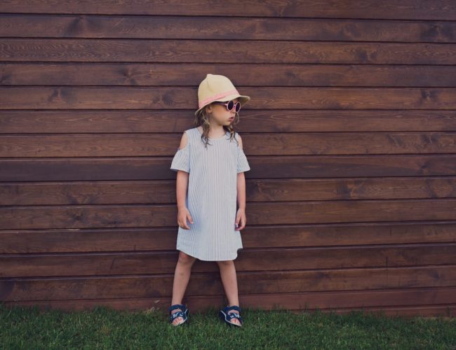 ¿Qué prendas fashion para niñas no deben faltar en su armario?