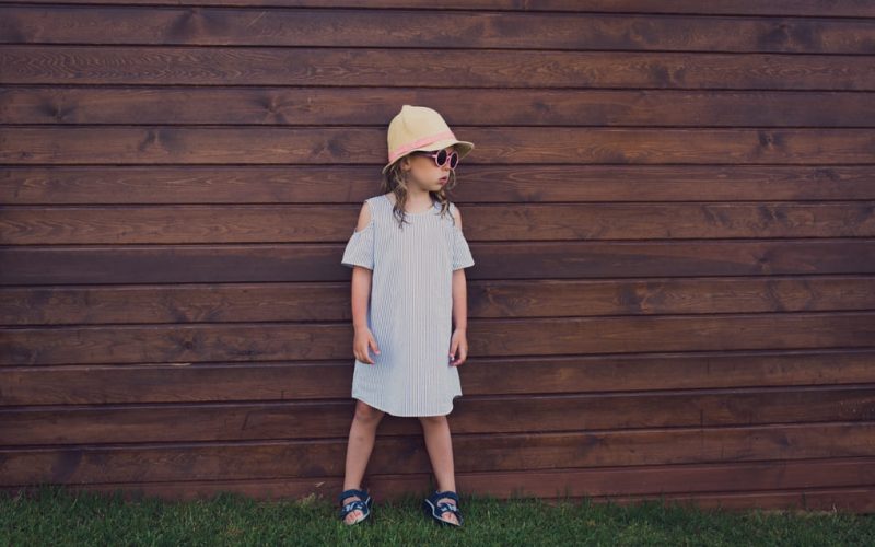 ¿Qué prendas fashion para niñas no deben faltar en su armario?